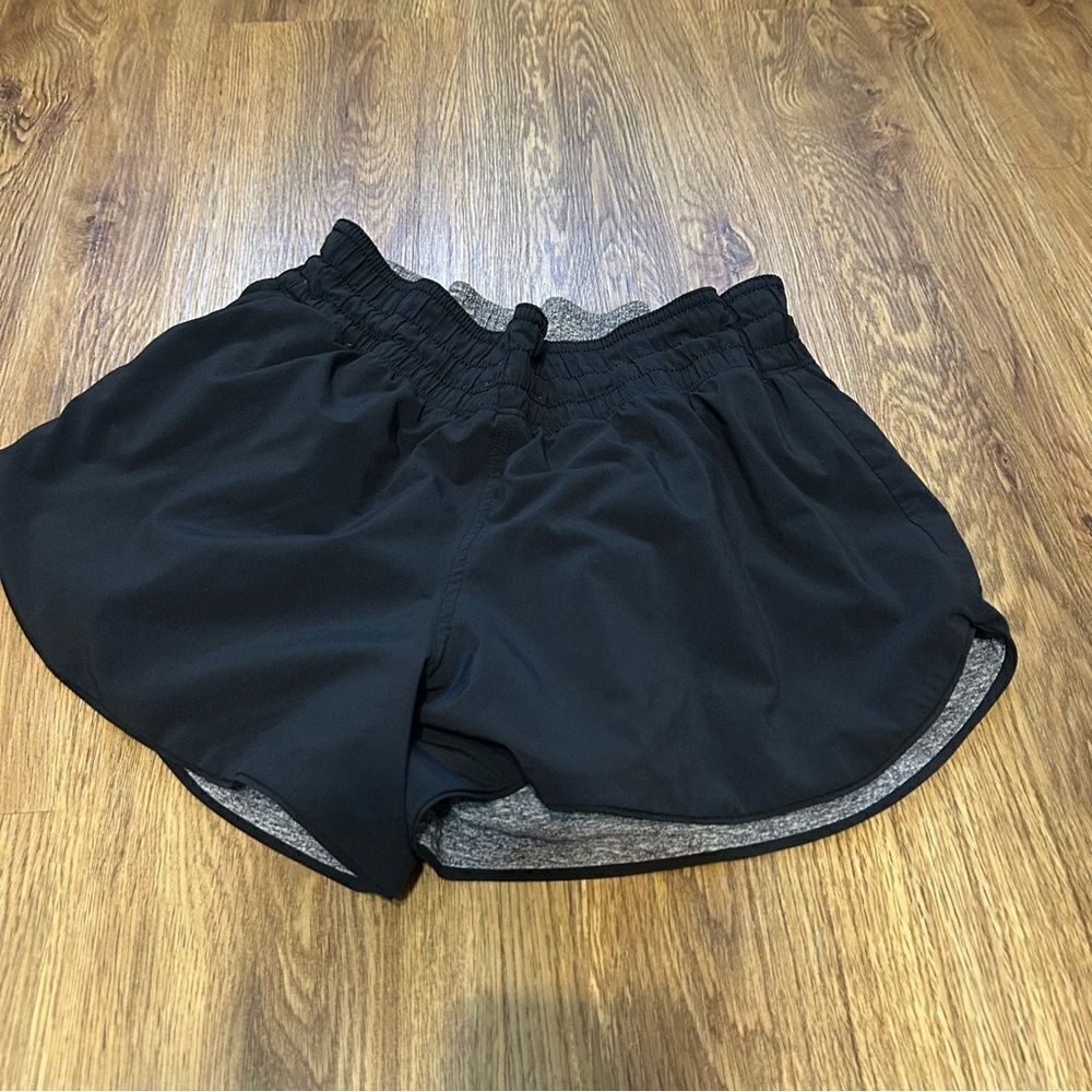 Lululemon reversible black gray athletic training active shorts women’s 6